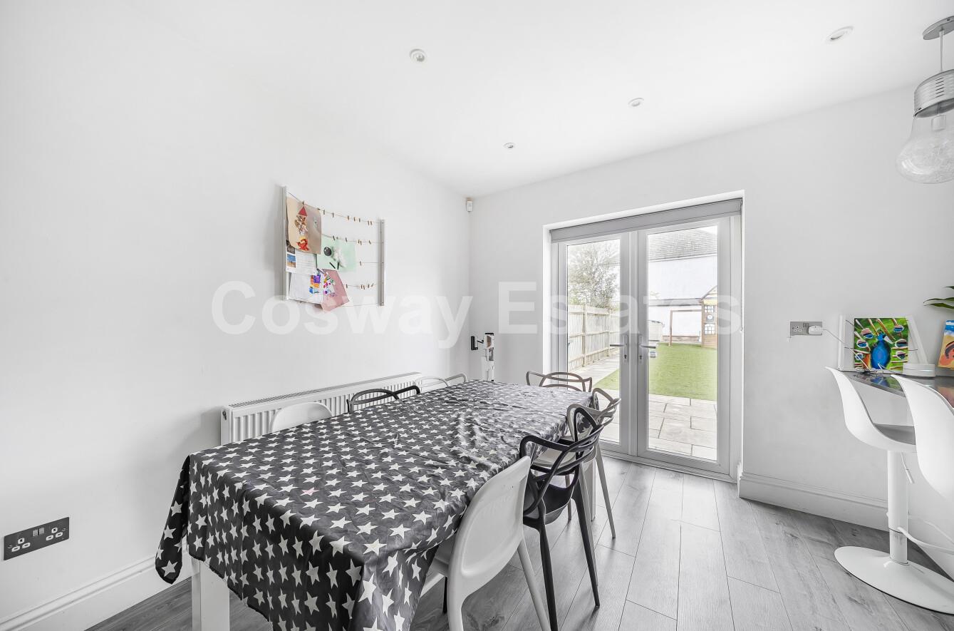 Derwent Avenue, Mill Hill